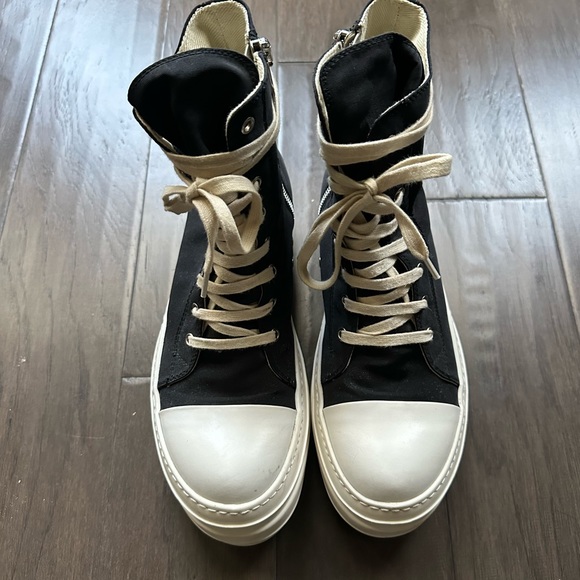 Rick owens DRKSHDW
size 42
Excellent condition - Picture 3 of 5